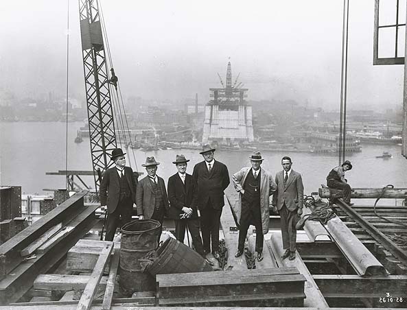 Inspecting_the_construction_of_the_Sydney_Harbour_Bridge_(3082922669)